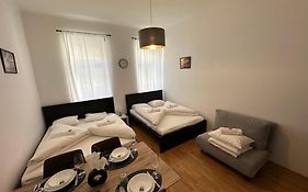 Cozy-5-Person Apartment In Vienna 5